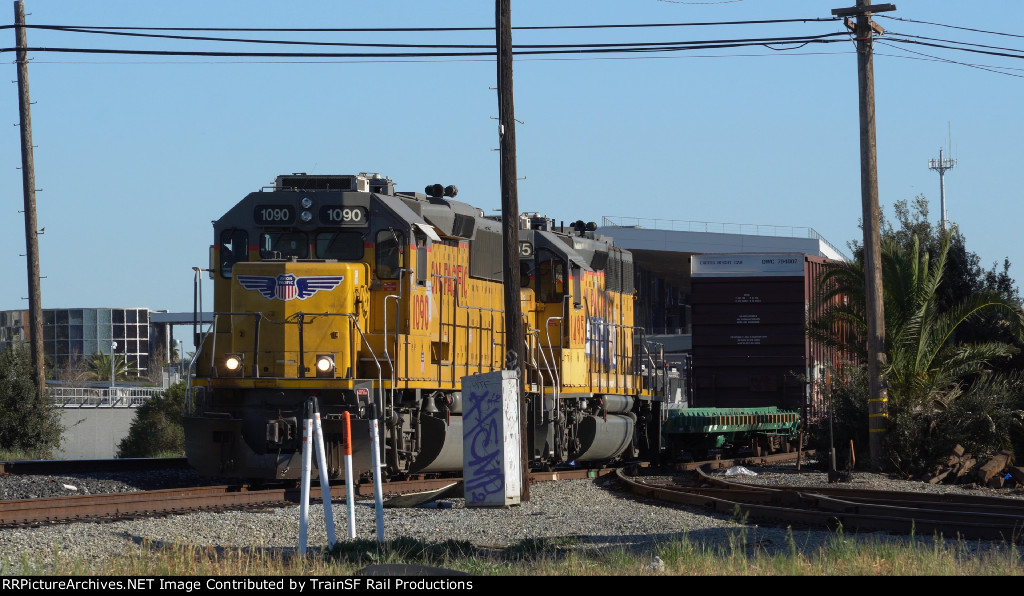 UP 1090 Leads the LWS82